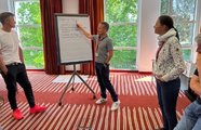 Gruppenarbeit im Team während eines Workshops